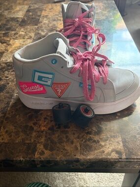 HEELYS GUESS Light Gray High-Top Sneakers with Pink Laces
